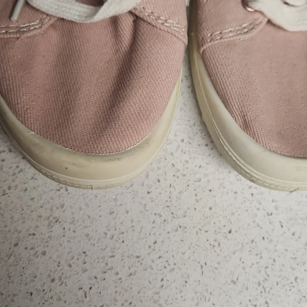 Maurices NWT Mariah Light Pink Flat Sneakers Size 8